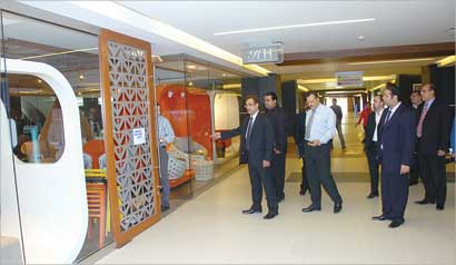 u062cu0648u0644u0629 u0645u064au062fu0627u0646u064au0629 u0641u064a u0623u0631u0648u0642u0629 u0627u0644u0645u062cu0645u0639 (u062au0635u0648u064au0631 u0637u0627u0631u0642 u0639u0632 u0627u0644u062fu064au0646)