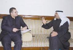 الشمري في ديوانية «الراي» ومتابعة من الزميل باسم عبدالرحمن