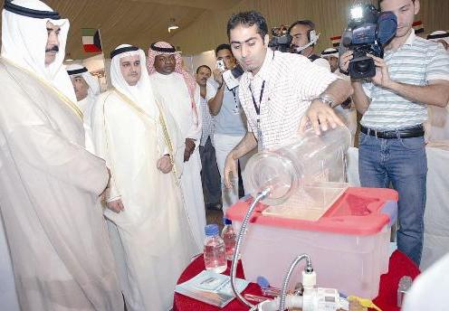 ... ويشرح احد اختراعاته