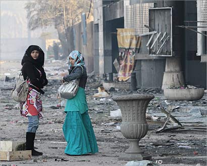 u0634u0627u0628u062au0627u0646 u0645u0635u0631u064au062au0627u0646 u0627u0645u0627u0645 u0645u062du0627u0644 u0645u0646u0647u0648u0628u0629 u0641u064a u0648u0633u0637 u0627u0644u0642u0627u0647u0631u0629 (u0627 u0628)