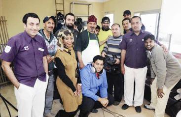 لقطة ،جماعية لفريق مسلسل «2 في الاسعاف»