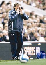 ستيف بروس لاعب ومدرب وأديب