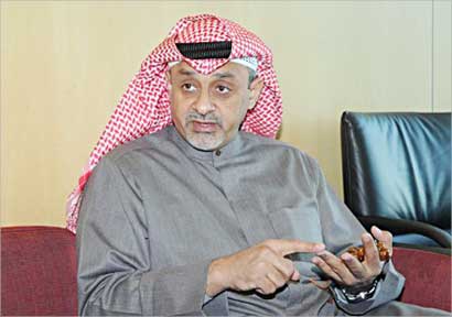 عبداللطيف الحوطي متحدثا لـ «الراي» (تصوير زكريا عطية) 