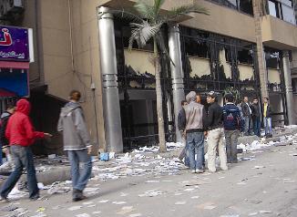 واجهة الشركة محطمة