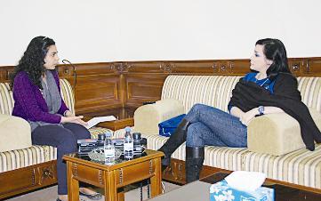 مع الزميلة سماح	(تصوير علي السالم)