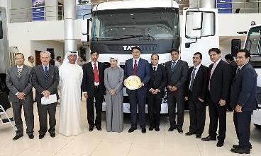 نائل الزياني متوسطا فريق «زياني الكويت»			(تصوير نايف العقلة)