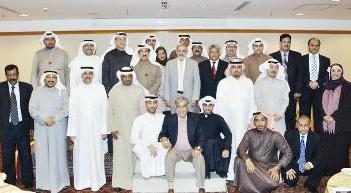 صورة جماعية للمكرمين