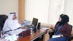 ... ومتحدثا الى الزميلة امل عاطف		 (تصوير مرهف حورية)