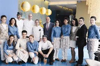 كاديه مع فريقه 			(تصوير اسعد عبدالله)