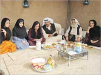 نجوم «الجليب» يستعدون للتصوير