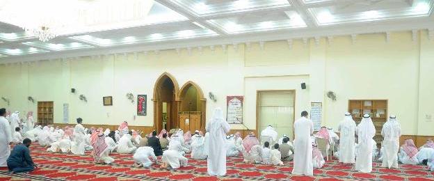 لحظة الاستعداد لأداء الصلاة