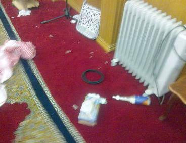 آثار الفوضى في المسجد