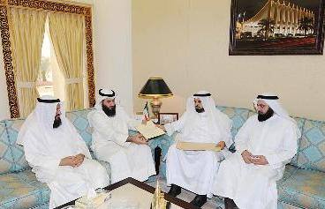 الطبطبائي والوعلان وهايف يقدمون الاستجواب 				(تصوير موسى عياش)