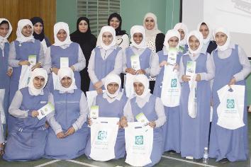 u0645u0648u0638u0641u0627u062a u00abu0628u064au062au0643u00bb u0645u0639 u0637u0627u0644u0628u0627u062a u0645u062fu0631u0633u0629 u0627u0644u0648u0633u0637u0649 u00abu0627u0644u0645u062au0648u0633u0637u0629u00bbr