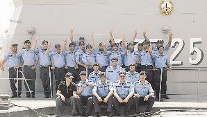 القوة البحرية ترفع علامة النصر