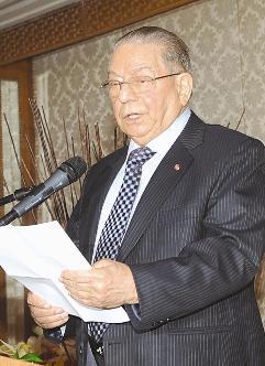 يزدي ملقيا كلمته في الحفل