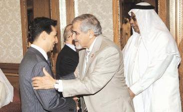 هلال الساير مهنئا