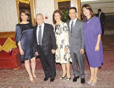 الدكتور حسن سعادت يزدي وعائلته