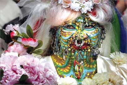 وجه العروس هيلين دايفدسون 