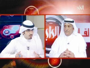 شعيب المويزري متحدثا الى الزميل عبدالله بوفتين