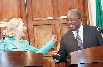 u0643u0644u064au0646u062au0648u0646 u062au0645u0627u0632u062d u0631u0626u064au0633 u0632u0627u0645u0628u064au0627 u0631u0648u0628u064au0647 u0628u0627u0646u062fu0627 u0641u064a u0644u0648u0633u0627u0643u0627 t(u0627 u0641 u0628)r