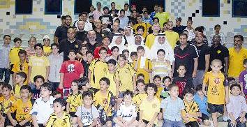 u0644u0642u0637u0629 u062cu0645u0627u0639u064au0629 u0644u0644u0645u0643u0631u0645u064au0646 u064au062au0648u0633u0637u0647u0645 u0631u0626u064au0633 u0627u0644u0646u0627u062fu064a u0641u0648u0627u0632 u0627u0644u062du0633u0627u0648u064ar