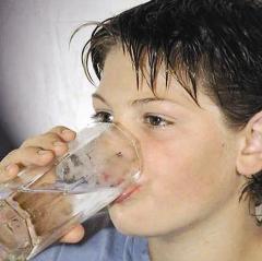 الاكثار من شرب الماء والعصائر لمواجهة حر الصيف