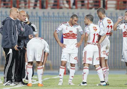 حسام حسن وإبراهيم حسن مع لاعبي الزمالك