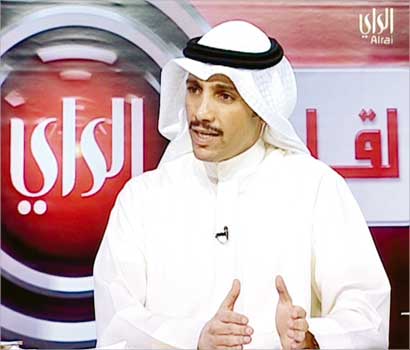 مرزوق الغانم أثناء لقائه مع تلفزيون «الراي» 