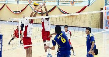 لاعب الساحل يسدد أمام الكويت في الكأس