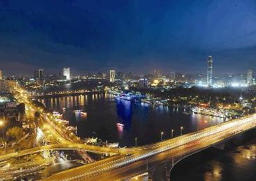 القاهرة والنيل ليلاً