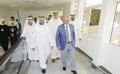 ... يتجولان في المستشفى