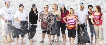 أبطال المسلسل «هابي هاوس»