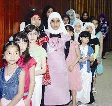 طالبات مشاركات في الاحتفال