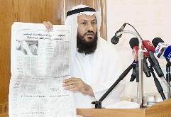 هايف مستشهدا بـ «الراي»  	(تصوير مرهف حورية)