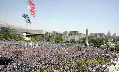 u0645u0631u0648u062du064au0629 u0633u0648u0631u064au0629 u062au062du0644u0642 u0641u0648u0642 u0627u0644u0645u062au0638u0627u0647u0631u064au0646 u0627u0644u0645u0624u064au062fu064au0646 u0644u0644u0623u0633u062f u0641u064a u062fu0645u0634u0642 u0623u0645u0633 (u0627 u0641 u0628)