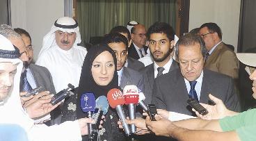 بورسلي وعبدالنور يتحدثان للصحافيين 	(تصوير زكريا عطية)