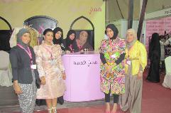 طالبات المجموعة خلال المعرض