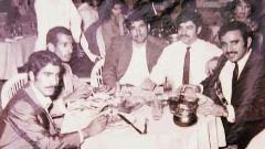 مع أصدقائه عام 1973