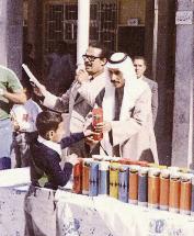 مكرما احد طلبة مدرسة ضرار بن الازور في عيد العلم