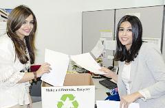 موظفتان من «الوطني» في حملة تدوير المخلفات الورقية