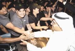 ترحاب بين الشايع وموظفي «شيك شاك»