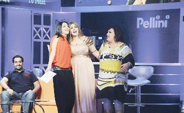 حليمة تتوسط منى شداد وميس حمدان ويبدو عادل محمود