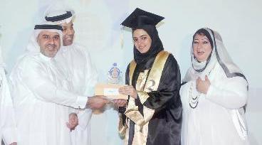 الغيص والصايغ والحداد يكرمون إحدى المتفوقات 	 