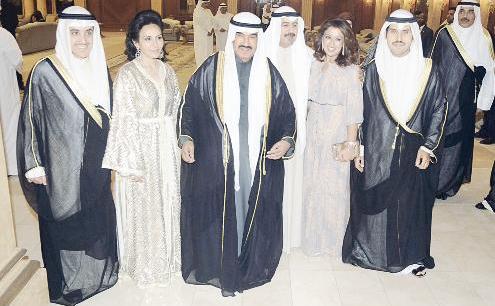 سمو رئيس الوزراء متقدماً الحضور