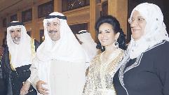 محمد الصباح وفريال الدعيج يتوسطان سفير البحرين ومعصومة المبارك