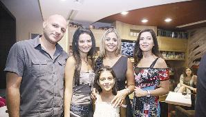 جواد نوفل وجويل خوري وسيلفا نوفل وكارول ختشيكيان وماريا نوفل