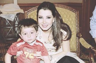 أحمد مع الفنانة نانسي عجرم 