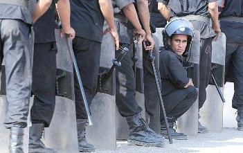 u00abu0627u0633u062au0631u0627u062du0629 u0645u062du0627u0631u0628u00bb u0623u0645u0627u0645 u0645u0628u0646u0649 u0627u0644u0645u062du0643u0645u0629 u0641u064a u0645u0646u0637u0642u0629 u00ab6 u0623u0643u062au0648u0628u0631u00bb u0623u0645u0633 t(u0623 u0641 u0628)