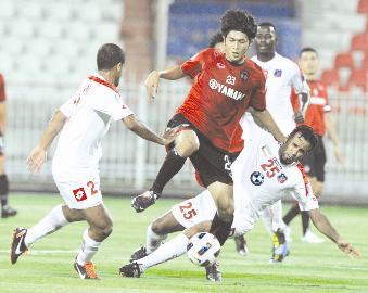 u0623u062du0645u062f u0627u0644u0635u0628u064au062d u064au062du0627u0648u0644 u0642u0637u0639 u0627u0644u0643u0631u0629 u0645u0646 u0623u0645u0627u0645 u0627u0644u0645u0647u0627u062cu0645 u0627u0644u062au0627u064au0644u0646u062fu064a t(u0627u0644u0623u0632u0631u0642 u062fu0648u062a u0643u0648u0645)